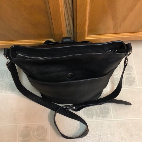 Tommy Bahama leather bucket bag - Picture 3 of 8